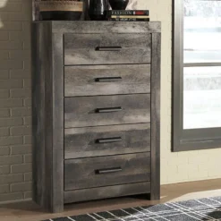 Wynnlow Poster Bedroom Set -Beds and Accessories Sales B440 46 chest 1